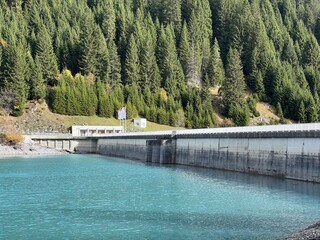 Fototapeta premium The dam Panixer or concrete dam on the reservoir lake Panixersee (Lag da Pigniu) on the slopes of the Glarus Alps mountain massif, Pigniu-Panix - Canton of Grisons, Switzerland (Schweiz)