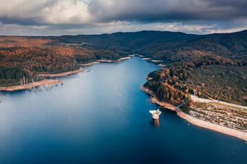 Fototapeta premium Lake With Autumn Forest in Calabria
