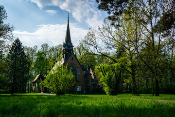 Kościół Dobrego Pasterza, park w Świerklańcu | Górny Śląsk, Polska - obrazy, fototapety, plakaty