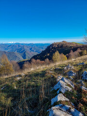 Fototapeta na wymiar panorama visto dal monte Linzone