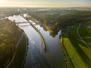 rzeka Odra i Kanał Wiński przy Wyspie Bolko w Opolu - obrazy, fototapety, plakaty