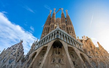 Sagrada Familia von Antoni Gaudi, Barcelona, Katalonien, Spanien, - obrazy, fototapety, plakaty