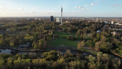 Westfalenpark Dortmund mit Buschmühlenteich und "Florian" Fernsehturm