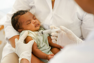 Obraz na płótnie Canvas Close up of the hand and needle. Doctor holds syringe to vaccinate newborn baby one month old with injection. Concept clinic pediatrician health check Vaccine antivirus for infant.
