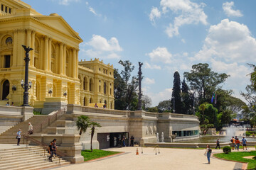 Naklejka premium Sao Paulo, Brazil: facade of historic palace of Ipiranga Museum at Independence Park