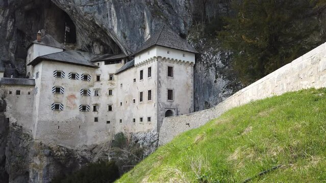 H&ouml;hlenburg Predjama nahe Postojna (Adelsberg) in Slowenien