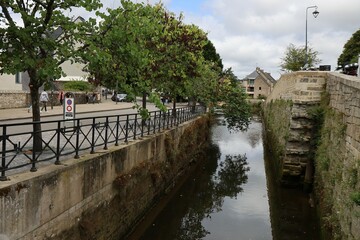 Fototapeta na wymiar La rivière Steir dans la ville, ville de Quimper, département du Finistère, Bretagne, France