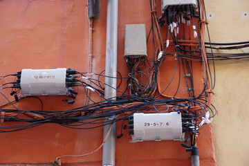 câbles internet et fibre optique