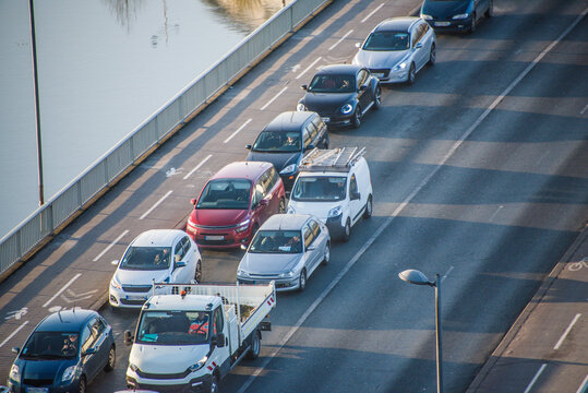 Embouteillage sur le pont de la Reine Mathilde &agrave; Rouen (France)