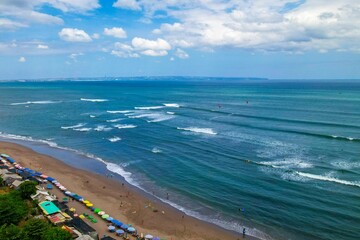 Obraz premium Aerial view of the beautiful blue Batu Bolong Beach in Bali, Indonesia