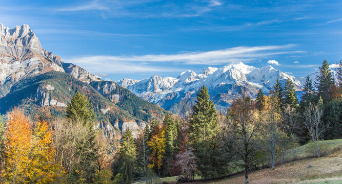 Chalet dans les Alpages en automne, Sallanches, Haute Savoie, France