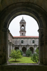 Claustro del monasterio de Armenteira, en Meis (Galicia, Espa&ntilde;a)