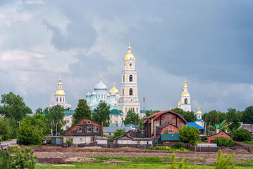 Fototapeta na wymiar View of the Holy Trinity Seraphim-Diveevsky Convent, Russia.