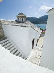 white house in island