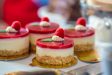 Himbeertörtchen mit Mürbteigboden und Mascarponecreme