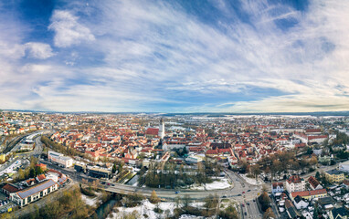 Luftaufnahme von der Stadt Amberg im Winter