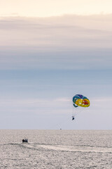 parasailing on Lake Erie - obrazy, fototapety, plakaty