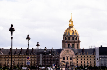 photo of the entrance and facade of the museum of Les Invalides in Paris