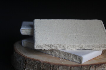 Koya cake is a traditional white pastry with a crunchy texture and a little hard.  This food is popular in Indonesia but its origin is not known for certain.  