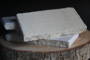 Koya cake is a traditional white pastry with a crunchy texture and a little hard.  This food is popular in Indonesia but its origin is not known for certain.  