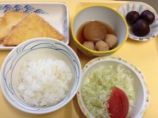 病院食	