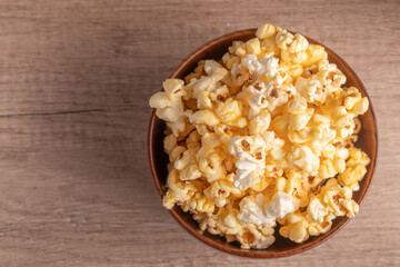 Popcorn in a wooden cup. Snacks.