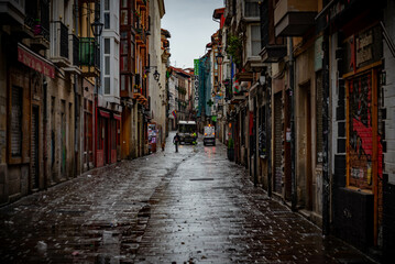 Típica calle de vivienda en el casco histórico de Vitoria-Gasteiz. España