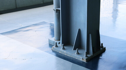 H Beam steel columns structure with bolt connection concrete floor.	
