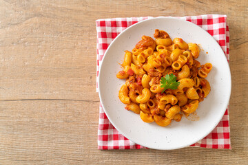macaroni with tomatoes sauce and mince pork