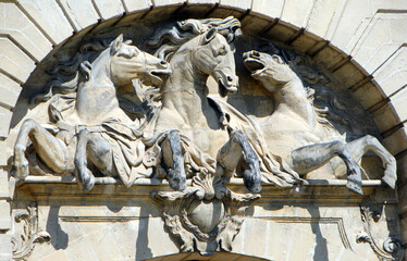 sculpture équestre sur le fronton des grandes Ecuries, Chantilly, Oise, France