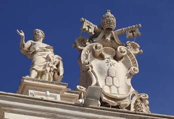 St Peter's Basilica Colonnade Statue with Sculpted Papal Coat of Arms in Rome, Italy - obrazy, fototapety, plakaty