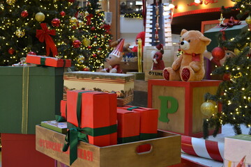 christmas tree and gifts,yılbaşı hediyesi,yeni yıl,hediye,oyuncak,eğlence