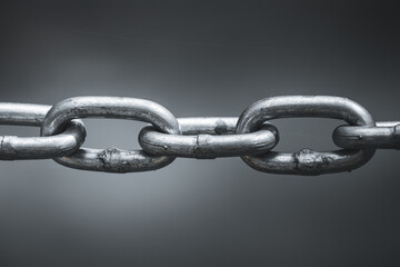 Obraz premium Close up to shiny chain links graded in cold colors