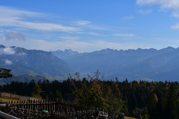Schöne Landschaft auf der Krabesalm bei Altrei in Südtirol  © Sigena