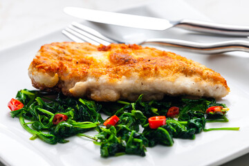 roasted duck breast served with salad of spinach leaves and chilli pepper