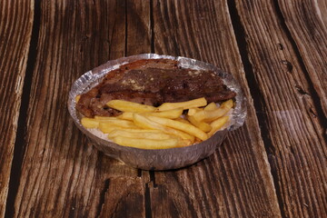 Marmita de Carne com Fritas