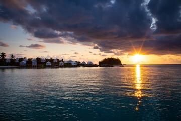Naklejka premium Beautiful sunset and views from our boat ride to see the sunken HMS Vixen in Bermuda