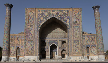 Fototapeta na wymiar Madrasa Ulugh Beg Registan Samarcanda Uzbekistan
