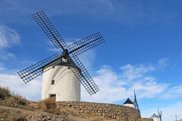 Fototapeta na wymiar Windmills in Consuegra, Spain 