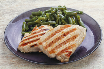 Grilled turkey steak with green bean
