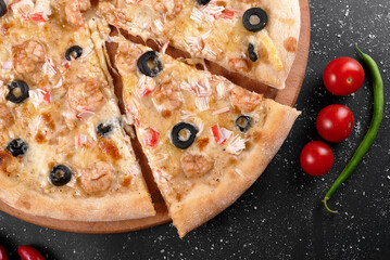 photo of pizza on the table	