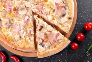 photo of pizza on the table	