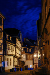 Fototapeta na wymiar Marburg zur blauen Stunde, Lichter Stadt, beleuchtete Häuser