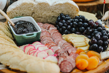 Mesa de antepastos e comiditas
