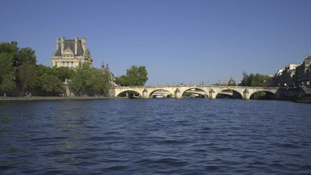 Le Pont Royal et l'&Eacute;cole du Louvre, Paris, France