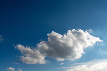 Wolke mit blauen Himmel