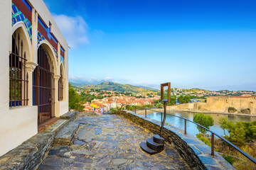 Naklejka premium La Glorieta viewpoint and building at Collioure in France
