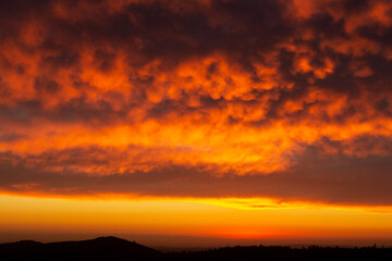 Fototapeta na wymiar stunning clouds illuminated by the sunset