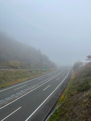 濃霧で有名な京都縦貫道　由良川PA付近