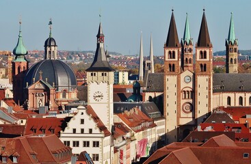 Obraz premium Würzburg, Altstadt mit Türmen